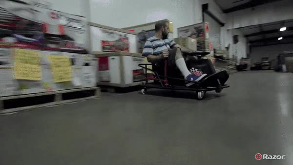 control,velocidad,entre pal&eacute;s,fabrica,parecido a un kart,carro,carrito