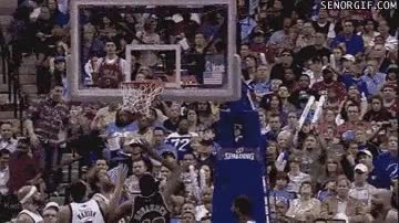 Antes de celebrar una canasta, asegúrate que no haya ningún árbitro cerca error,basket,canasta,fail,en sus partes,puñetazo,y eso que le ha dado la falta...