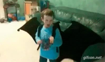 ni&ntilde;o m&aacute;s feliz del mundo,batman,disfraz,juguete,alas,padre del a&ntilde;o,cuidado no te saque un ojo al abrirlas