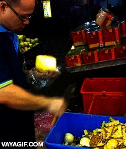 ojo al brazaco cuchillero,cuchillo,pelar,pi&ntilde;a,habilidad,practica