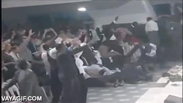 pastor,iglesia,sobreactuaci&oacute;n m&aacute;xima,o tal vez demasiada fe,religion,caer al suelo