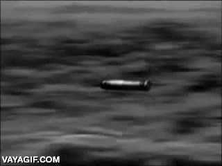 disparar,girar,torcerse,atenci&oacute;n a la onda expansiva que genera,no aerodinamico,ca&ntilde;on,proyectil