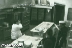 empleado,probablemente ebrio,mal genio,al suelo,tumbar,pu&ntilde;etazo,trabajador,jefe