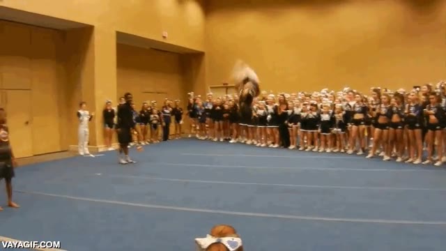¡Oh, qué habilidad con las acrobacias! Vale, ya está, vale... ¡Que pares ya! muchas acrobacias seguidas,cheerleader,volteretas