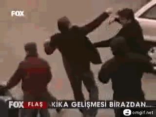 caen unos cuantos,tumbar,pu&ntilde;etazos,todos contra &eacute;l