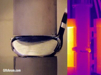 Aplicando 45.000 kilos de presión a objetos cotidianos gafas de sol,rueda,gomas elásticas,pelota,prensa,fuerza,aplastar,cochecito