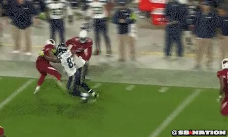 Algunos jugadores de fútbol americano son sencillamente imparables escapar,velocidad,carrera,futbol americano,touchdown,esquivar,por poco