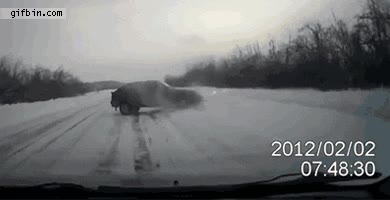 resbalar,salvarse,por poco,chocar,accidente,nieve,coche