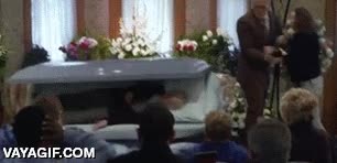 ataud,tirar,caer,abuelo,es una trolleada,funeral