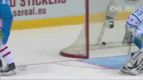 portero,entre las piernas,por detr&aacute;s,elegancia,enga&ntilde;ar,hockey sobre hielo