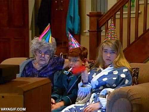 menuda fiesta,abuela,viendo la tele,festival,nochevieja