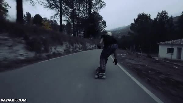 frenazo,por poco,autobus,por suerte no paso nada,longboard,velocidad