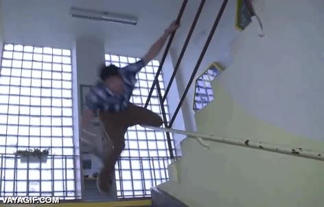 se ha tenido que hacer daño,el efecto camara,grabar,barandilla,escalera,tropiezo
