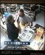 defender,atracador,apuntar,pistola,camara de seguridad,negocio,tienda