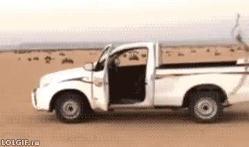 coche en marcha,palo,pick up,coche,desierto,remar,sin conductor