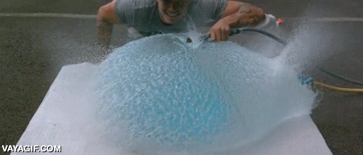 cortar,agua,globo,camara lenta,slow motion,slow-motion,forma del agua