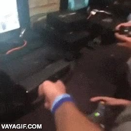 consola,apagar,enfadado,niño,mirada asesina,videojuegos