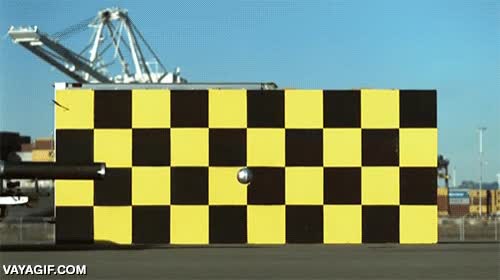 cazadores de mitos,choque de fuerzas,ley de la inercia,la pelota queda flotando en el aire,mythbusters,cañon,disparar