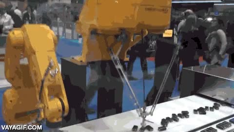 fabricaci&oacute;n,ordenar,piezas,de 4 en 4,apilar,trabajar,robots,maquinas