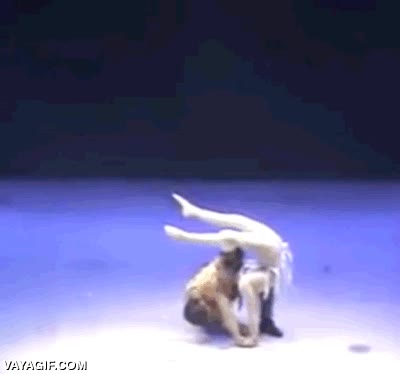 ¡El ballet es solo para mariquitas! ¿Sí? A ver si tú que eres tan macho consigues hacer esto al peso y desde abajo,bailarina,danza,acrobacias,levantar,ballet,machote