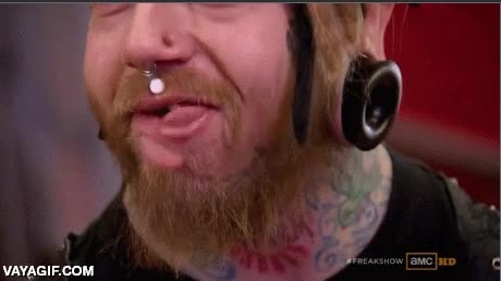 el hombre colador,partida,b&iacute;fica,agujero,cara,lengua,piercings