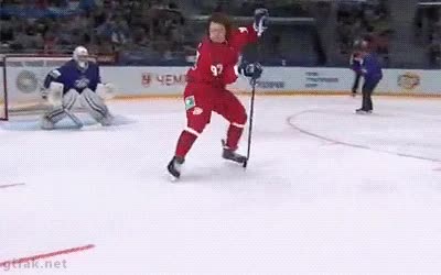 el portero hace como si hubiera tenido alguna oportunidad en algun momento,hockey sobre hielo,movimiento,girar,ninja,vueltas