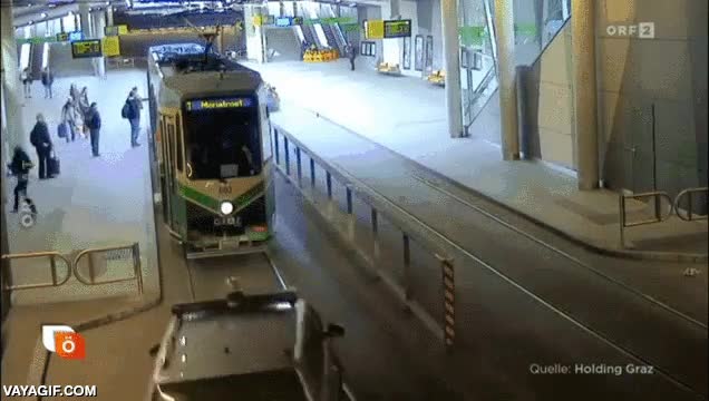 perseguir,persecucion,tranvia,accidente,coche