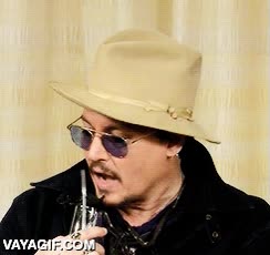esquivar,trollear,imposible,johnny depp,vaso,beber