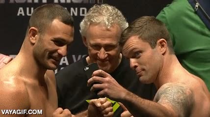 boxer,boxeadores,boxeo,pesar,smartphone,gian villante,pesaje,arbitro,movil,foto,selfie