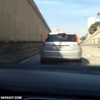 caida,accidente,motorista,moto,fail,retrovisor,intentar romper,caer