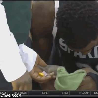 baloncesto,basket,spartans,ser&aacute; un entrenador,extra&ntilde;o,coger,caramelos