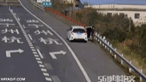 parece poco pero es un pedazo de viaje,atropellar,desprenderse,rueda de camion,mala suerte,arcen,coche,pararse