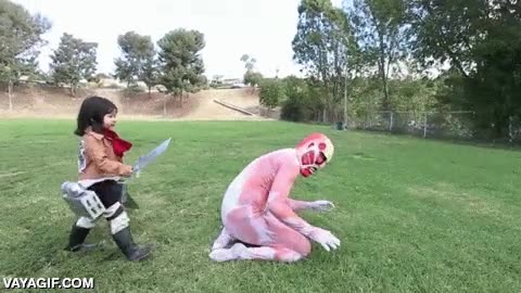 Titanes,Mikasa,Shingeki no kyojin,padre,ni&ntilde;a,titan colosal,padre del a&ntilde;o