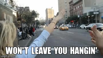 Enlace a No permitas nunca que una chica se quede con un high five a medias