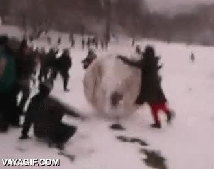 qué podía salir mal?,bola de nieve,arrastrar,rodar,subirse