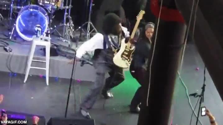 guantazo,guitarra,concierto,no dir&iacute;a que se lo merece pero se lo ha buscado,desproporcionado,menudo galleton,afroman