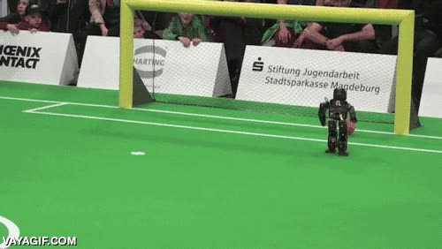 algun dia,robot,caminar,porter&iacute;a,gol,torpe,fail,caer