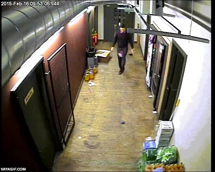 camaras,tres toques,like a boss,papelera,basura,tirar,espuela