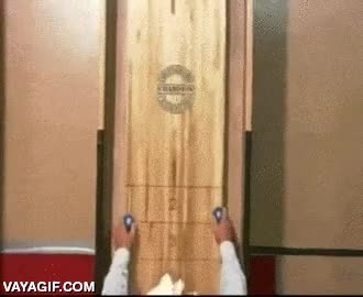 es otro nivel,dos pa&ntilde;uelos,espero que no usados,gafas,no costaba nada ponerse una venda en condiciones,juego de bar