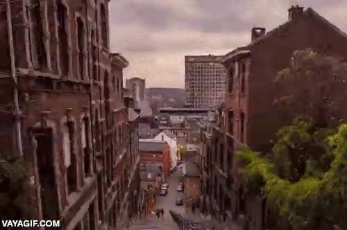 Las cosas que hoy en día se pueden hacer con un dron no dejan de sorprenderme volar,hacia arriba,ciudad,cuesta,dron,drone