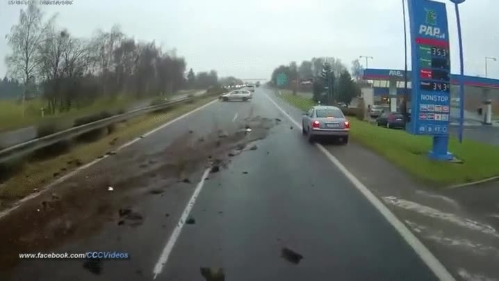 accidente,vueltas,trompos,coche,carretera