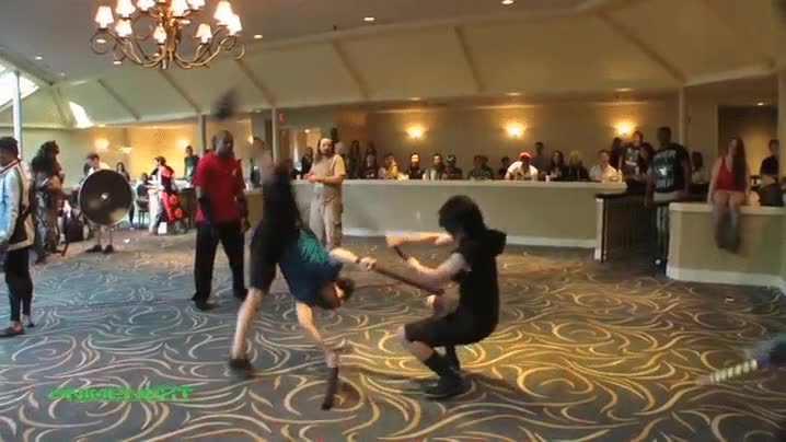 movimiento,voltereta,dar vueltas,ataque,atacar,frikis