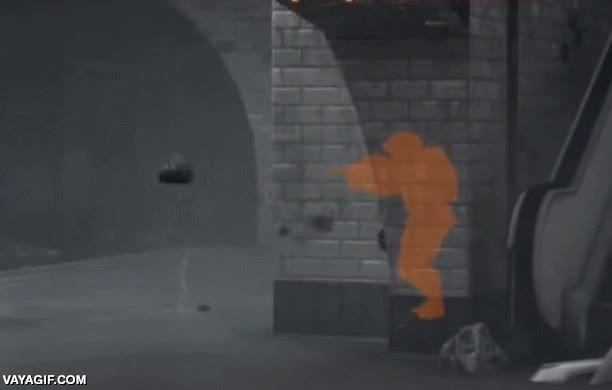 videojuego,disparar,lanzar,granada,explosion,mirar,darse cuenta
