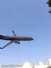 accidente,aereo,estrellarse,juguete,es broma,pero colaba al principio,avion