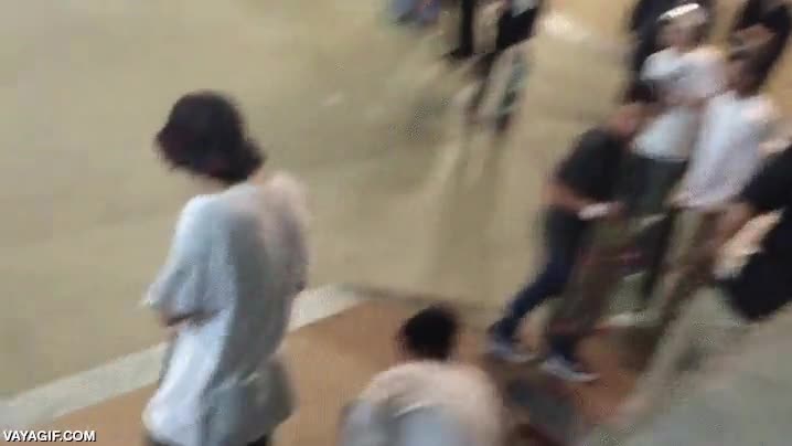 skatepark,patada voladora,punter&iacute;a,saltar,salto,pared,valla,skater