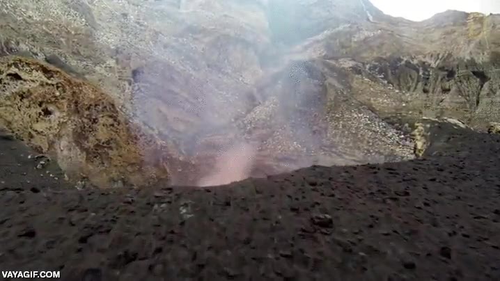 volcan,sobrevolar,activo,lava,magma,temperatura