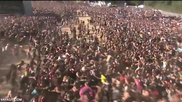 mosh pit,wall of death,chocar,pegarse,concierto