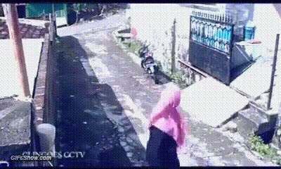 robar,moto,cuchillo,no es muy listo,ladron,llevarse