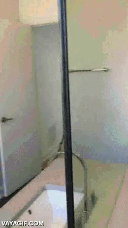 lavabo,magico,agua,grifos,espejo,reflejo,clavado,incre&iacute;ble