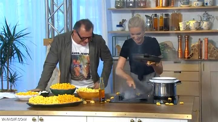 it's not burning anywhere,television,sueca,fuego,fogones,arder,cocinera,una mala tarde la tiene cualquiera